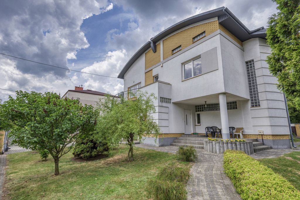 Dom 4 pokojowe na Sprzedaż