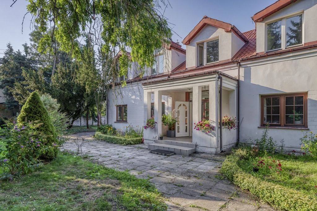 Dom 8 pokojowe na Sprzedaż