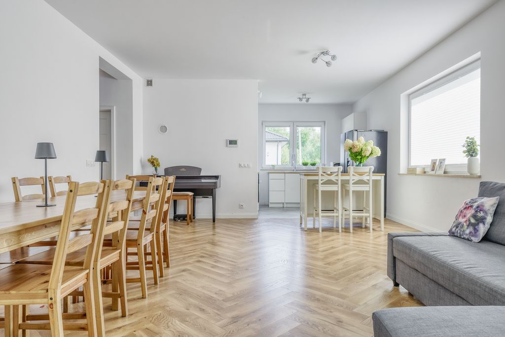 Dom 4 pokojowe na Sprzedaż