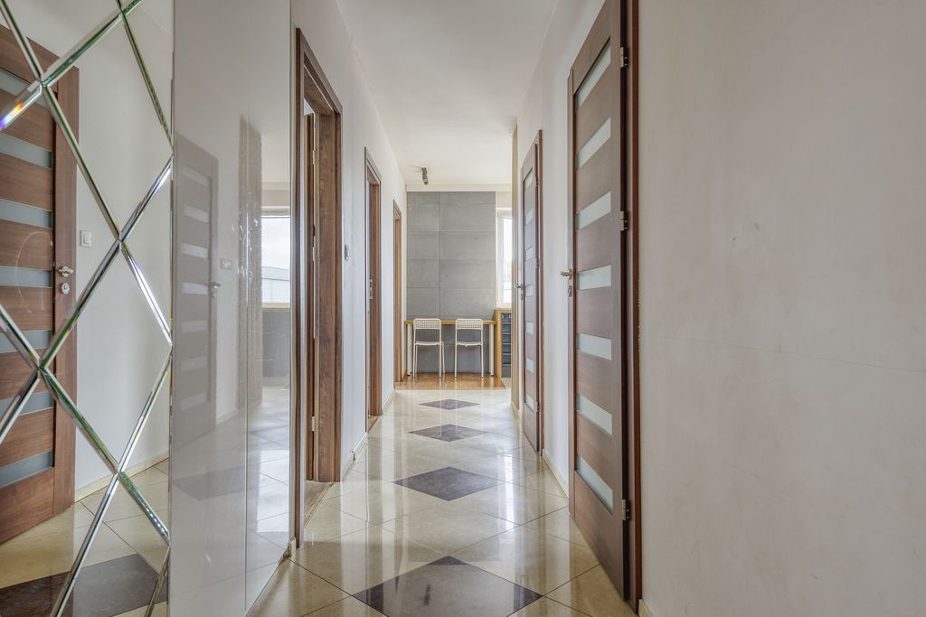 Mieszkanie 4 pokojowe na Sprzedaż