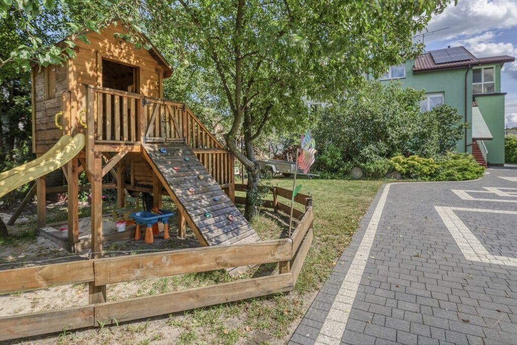 Dom 8 pokojowe na Sprzedaż