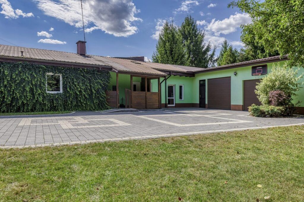 Dom 8 pokojowe na Sprzedaż