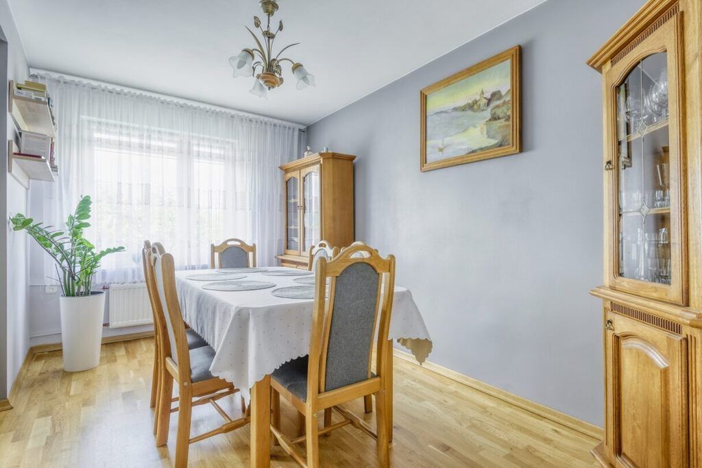 Dom 8 pokojowe na Sprzedaż