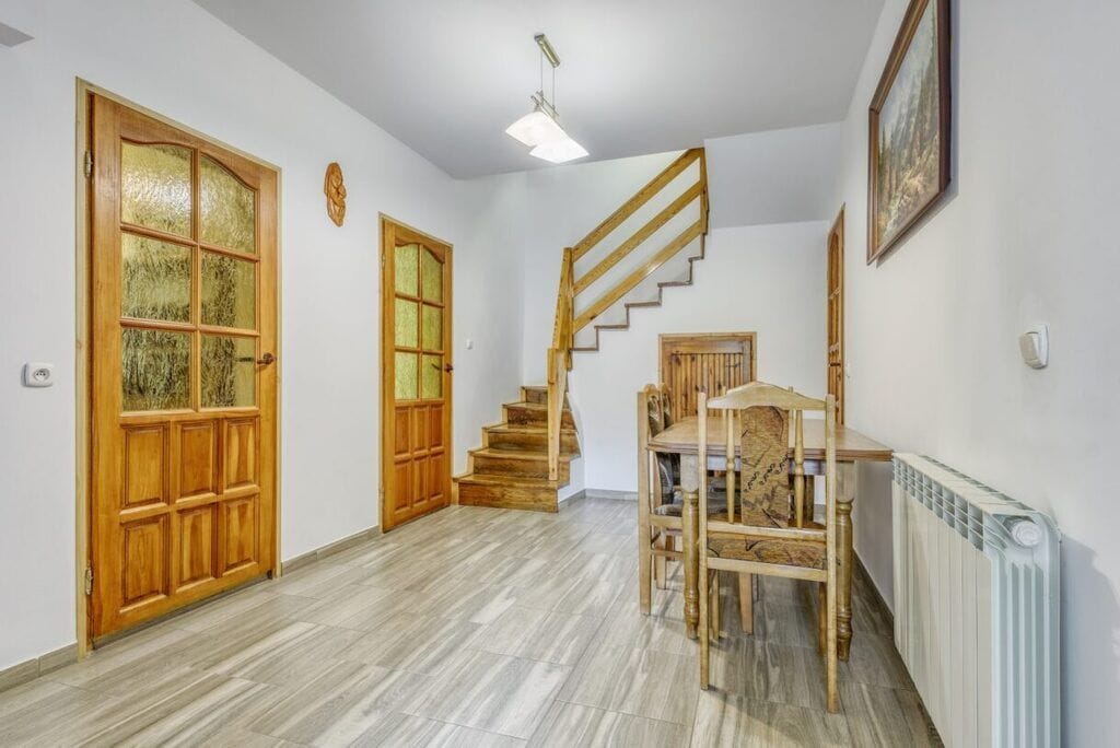 Dom 8 pokojowe na Sprzedaż