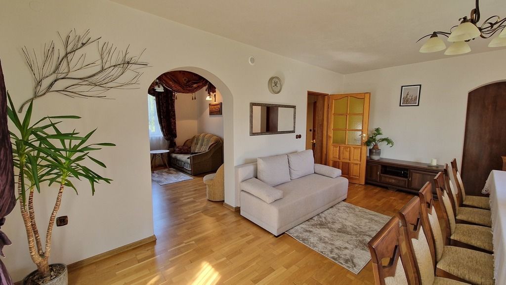 Dom 6 pokojowe na Sprzedaż