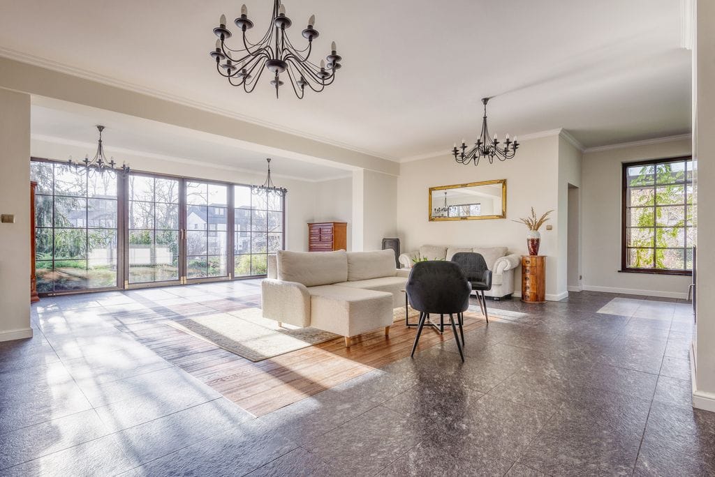 Dom 8 pokojowe na Sprzedaż