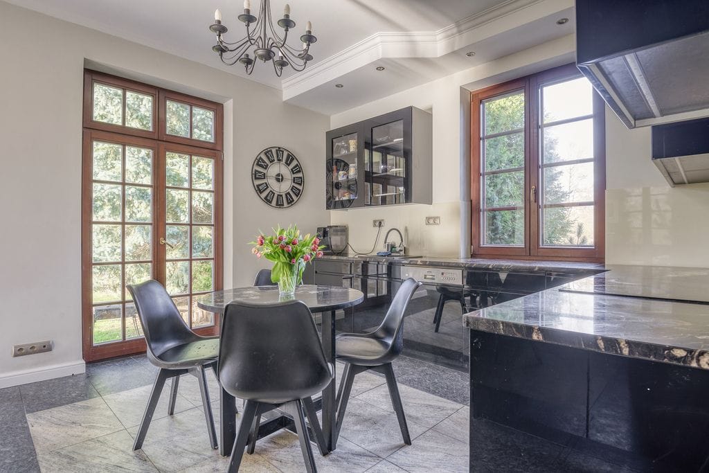 Dom 8 pokojowe na Sprzedaż