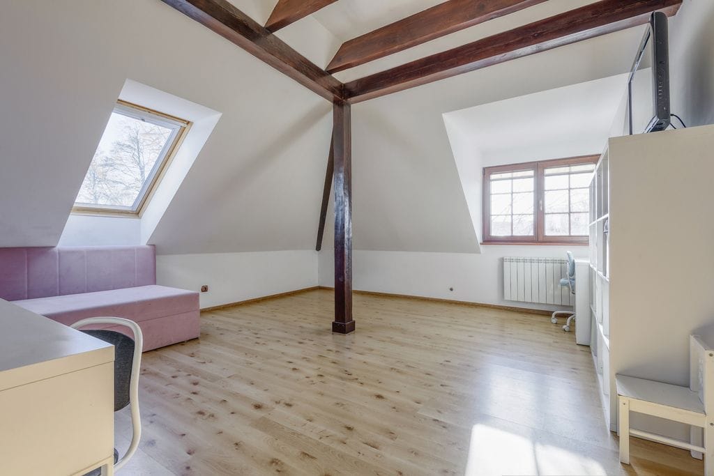 Dom 8 pokojowe na Sprzedaż