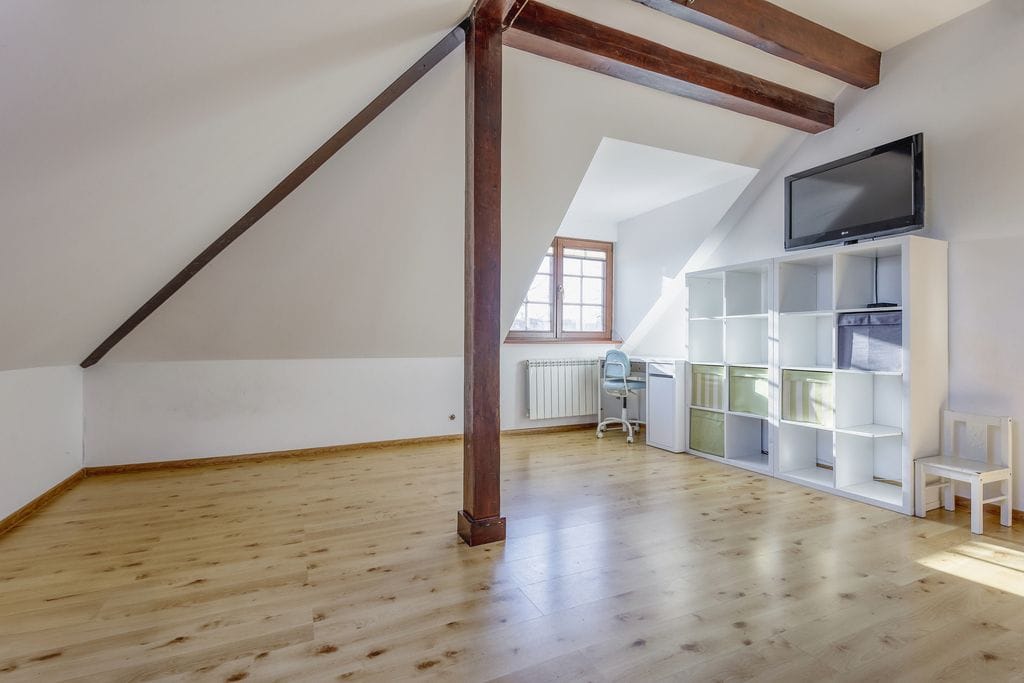 Dom 8 pokojowe na Sprzedaż