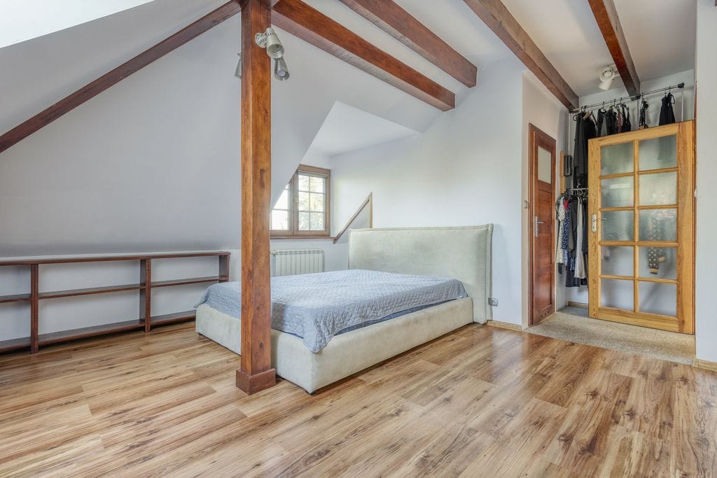 Dom 8 pokojowe na Sprzedaż