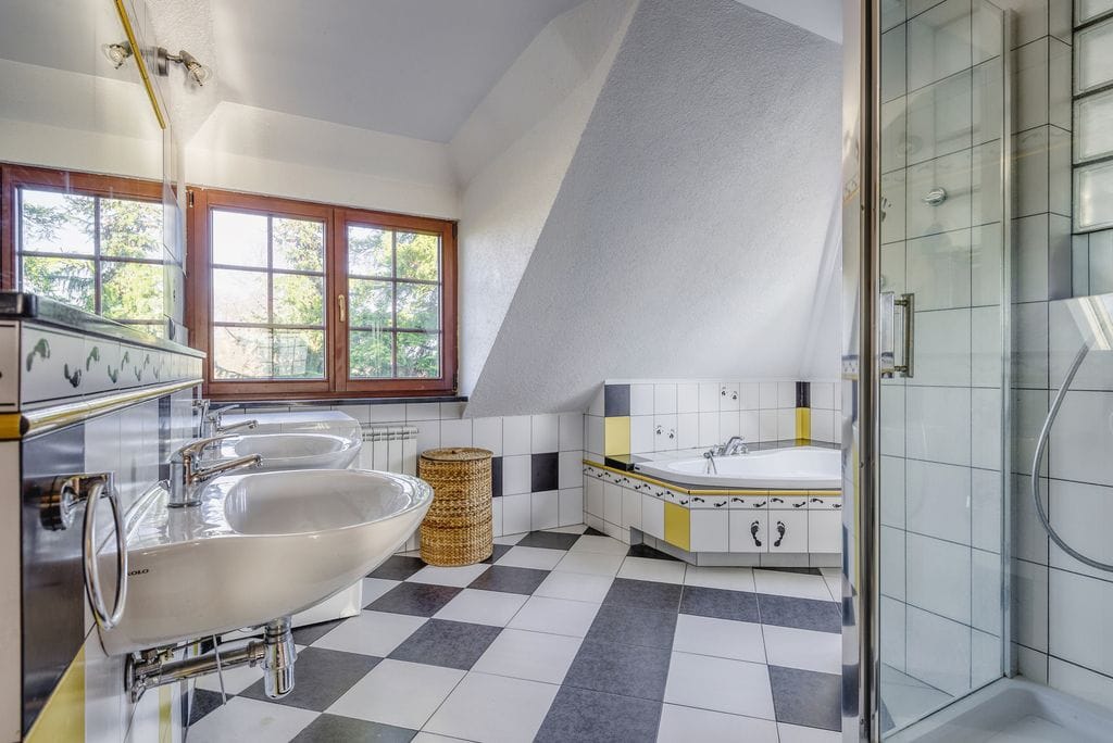 Dom 8 pokojowe na Sprzedaż