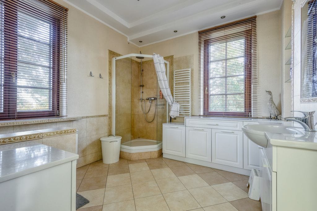 Dom 8 pokojowe na Sprzedaż