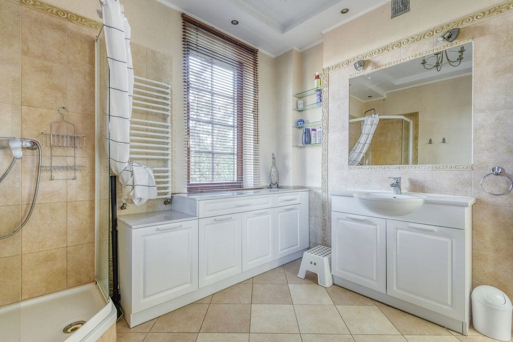 Dom 8 pokojowe na Sprzedaż