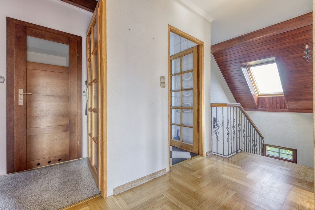 Dom 8 pokojowe na Sprzedaż