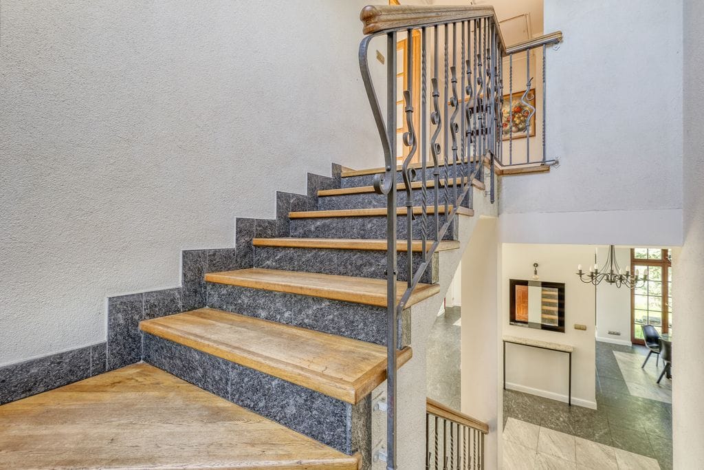 Dom 8 pokojowe na Sprzedaż