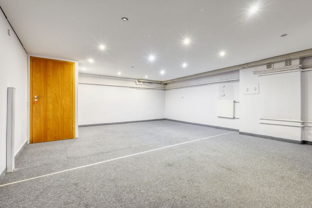 Lokal użytkowy  pokojowe na Sprzedaż