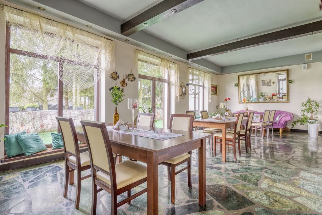 Lokal użytkowy  pokojowe na Sprzedaż