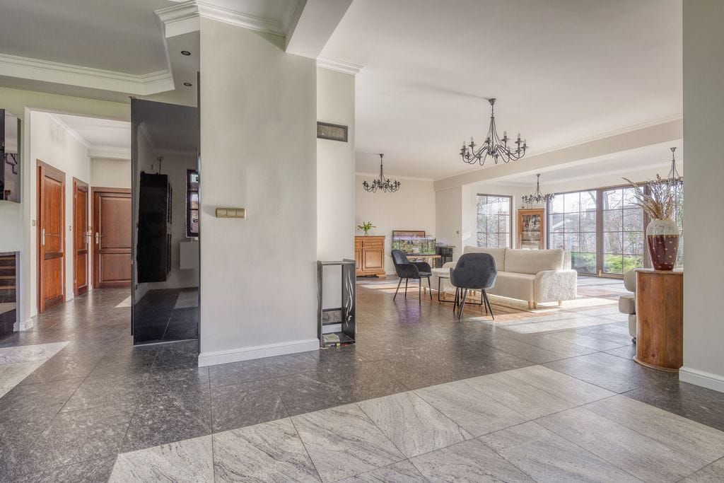 Dom 8 pokojowe na Sprzedaż