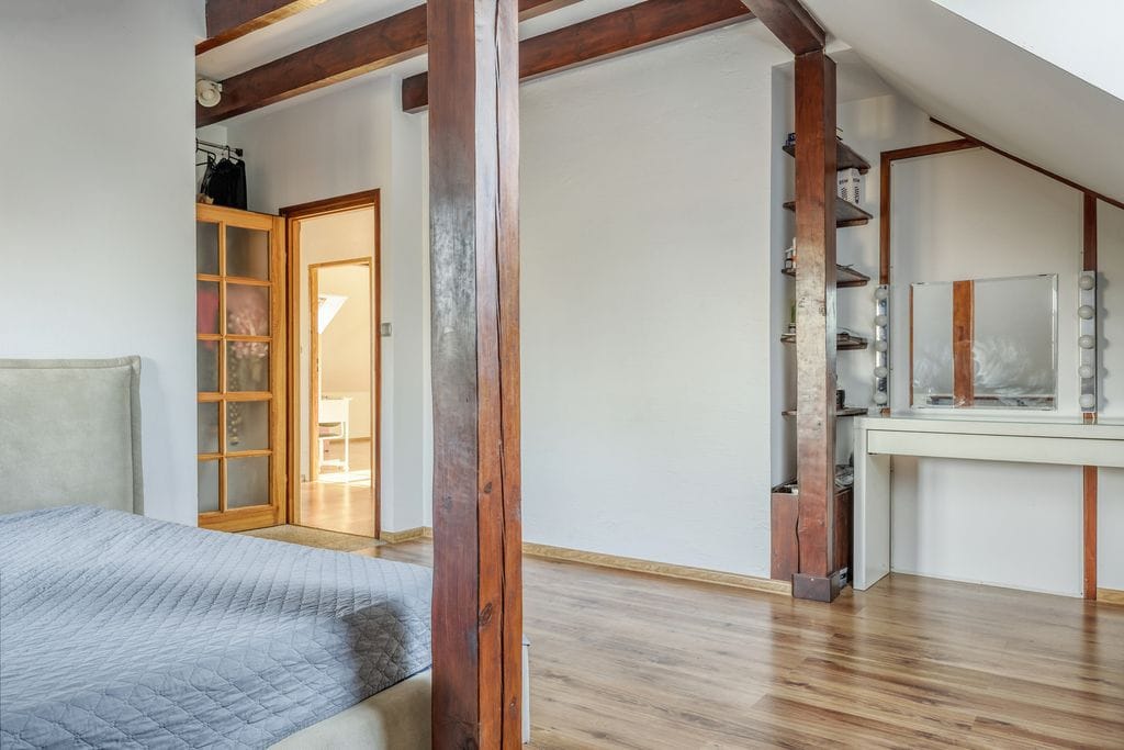 Dom 8 pokojowe na Sprzedaż