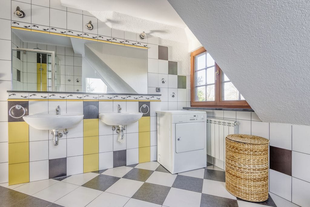 Dom 8 pokojowe na Sprzedaż