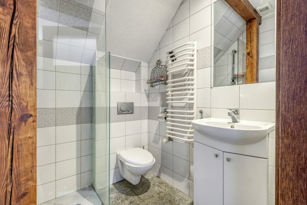 Dom 8 pokojowe na Sprzedaż