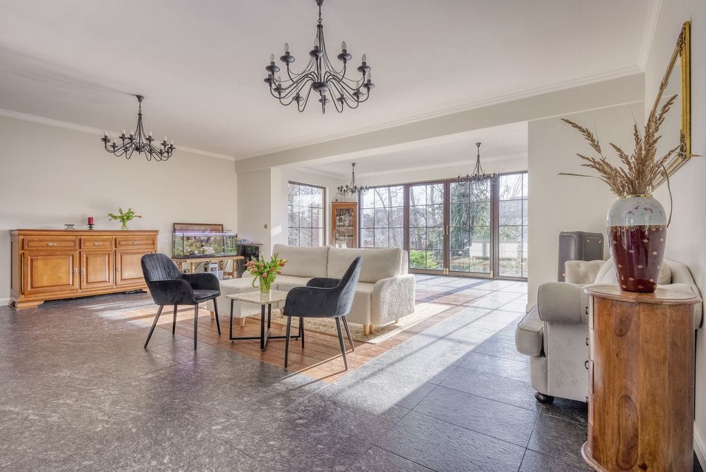 Dom 8 pokojowe na Sprzedaż