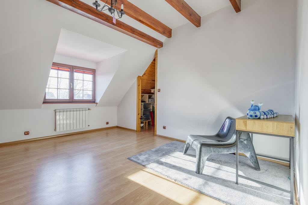 Dom 8 pokojowe na Sprzedaż