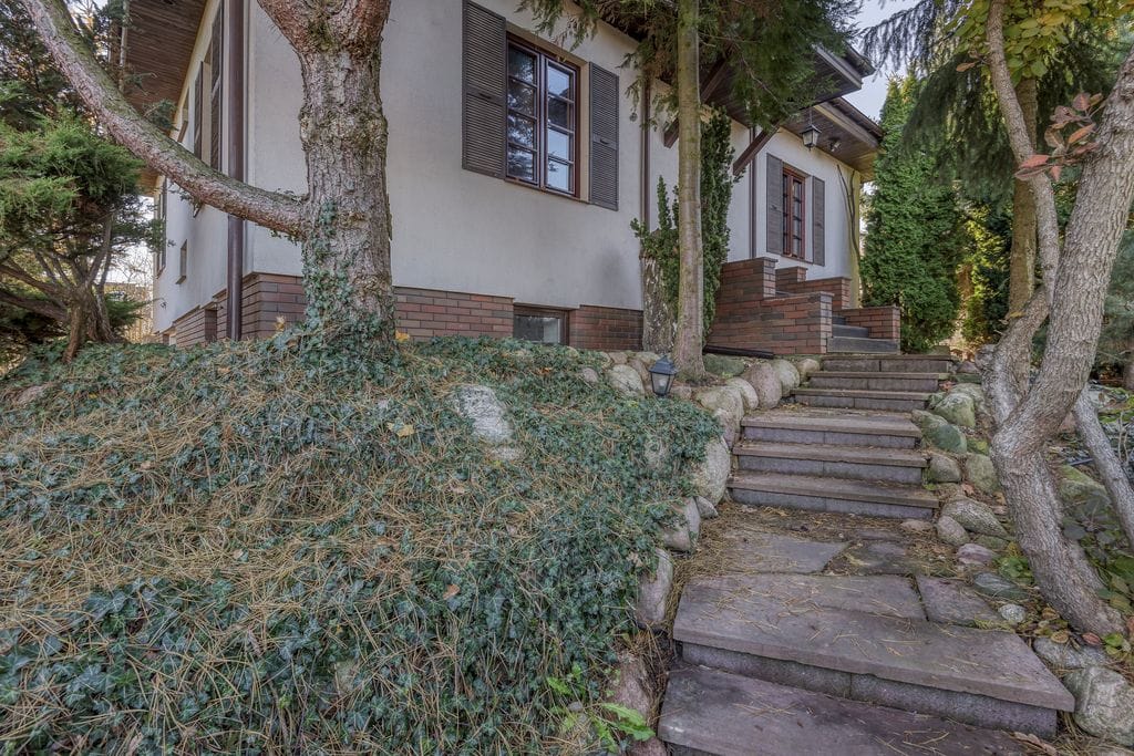 Dom 8 pokojowe na Sprzedaż