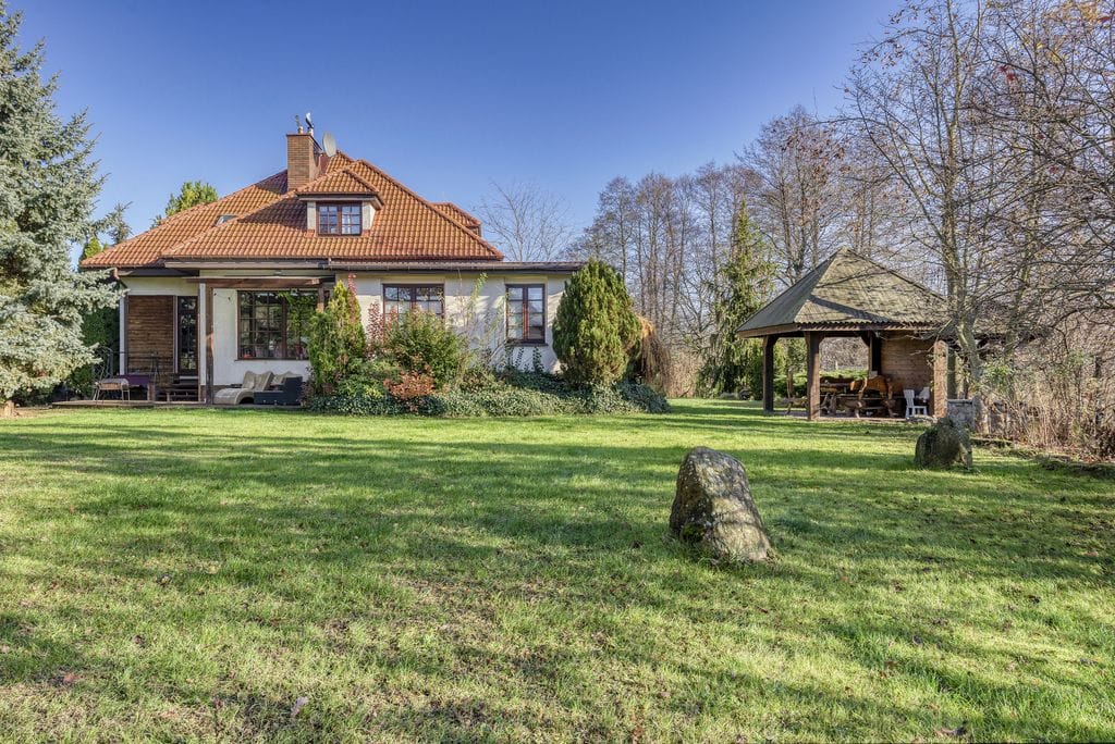 Dom 8 pokojowe na Sprzedaż