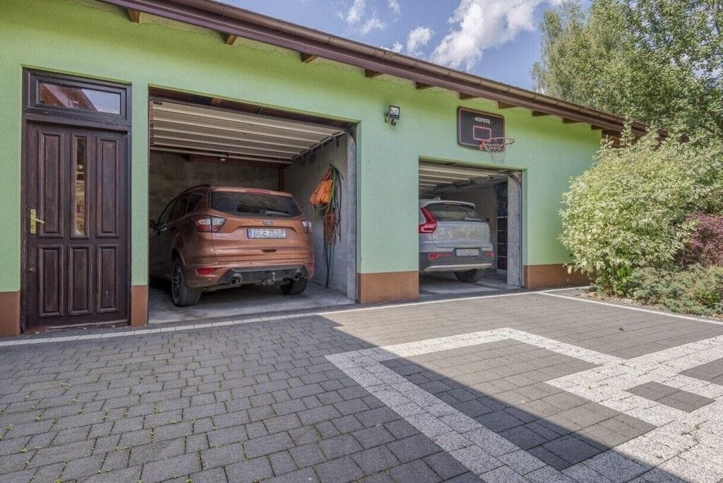 Dom 8 pokojowe na Sprzedaż