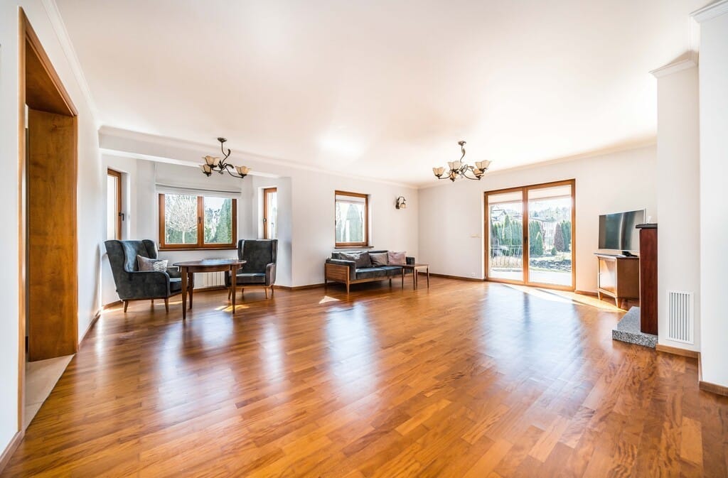 Dom 6 pokojowe na Sprzedaż