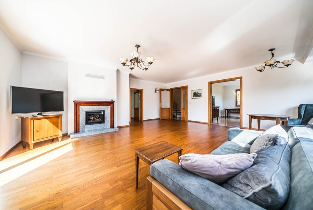 Dom 6 pokojowe na Sprzedaż