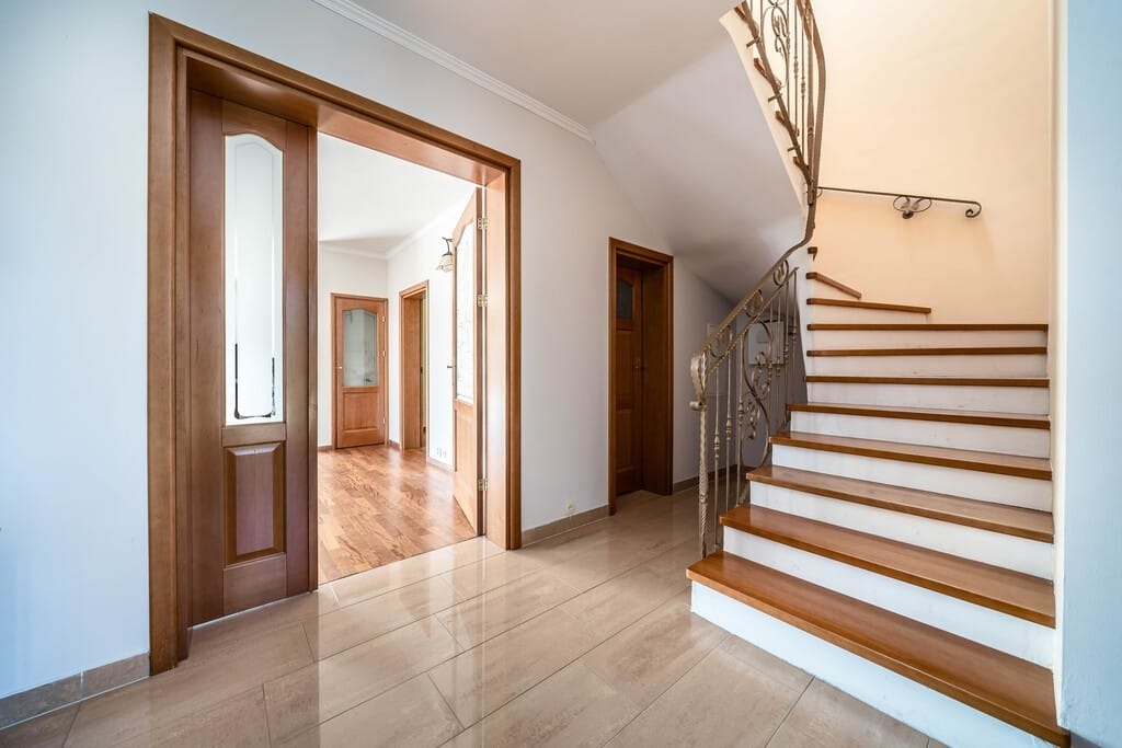 Dom 6 pokojowe na Sprzedaż