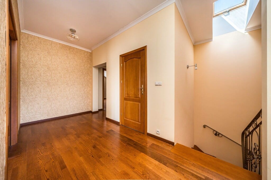 Dom 6 pokojowe na Sprzedaż