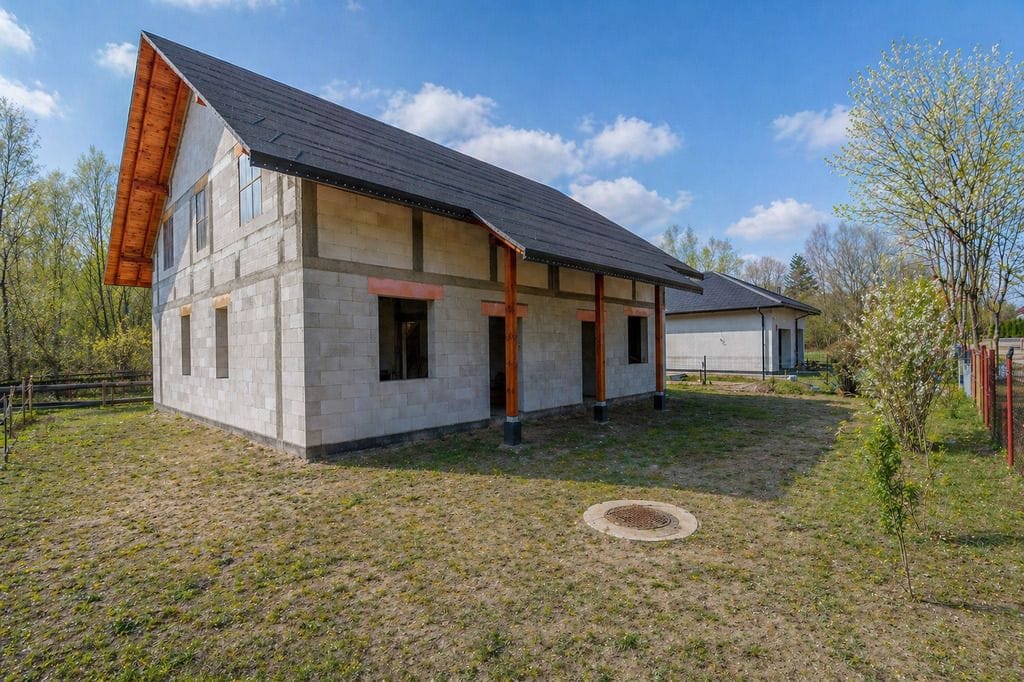 Dom 8 pokojowe na Sprzedaż