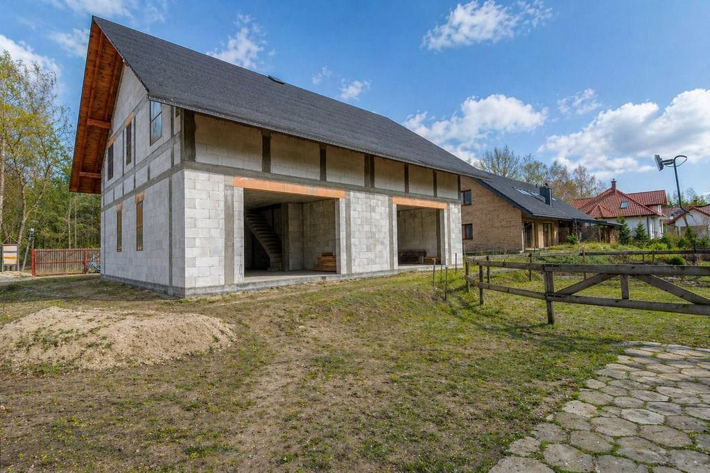 Dom 8 pokojowe na Sprzedaż