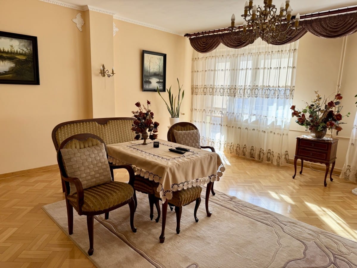 Dom 7 pokojowe na Sprzedaż