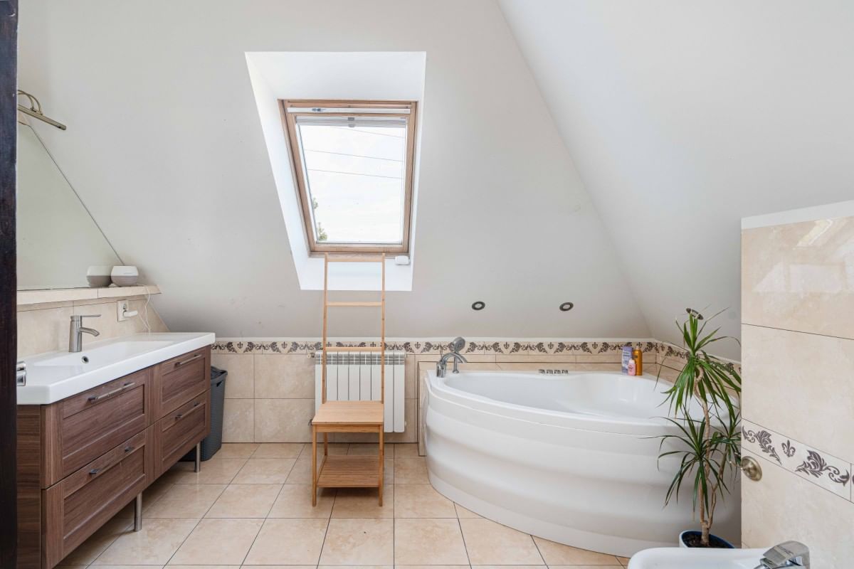 Dom 4 pokojowe na Sprzedaż