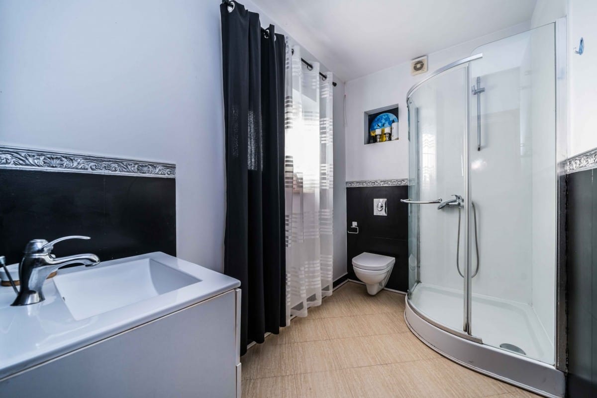 Dom  pokojowe na Sprzedaż