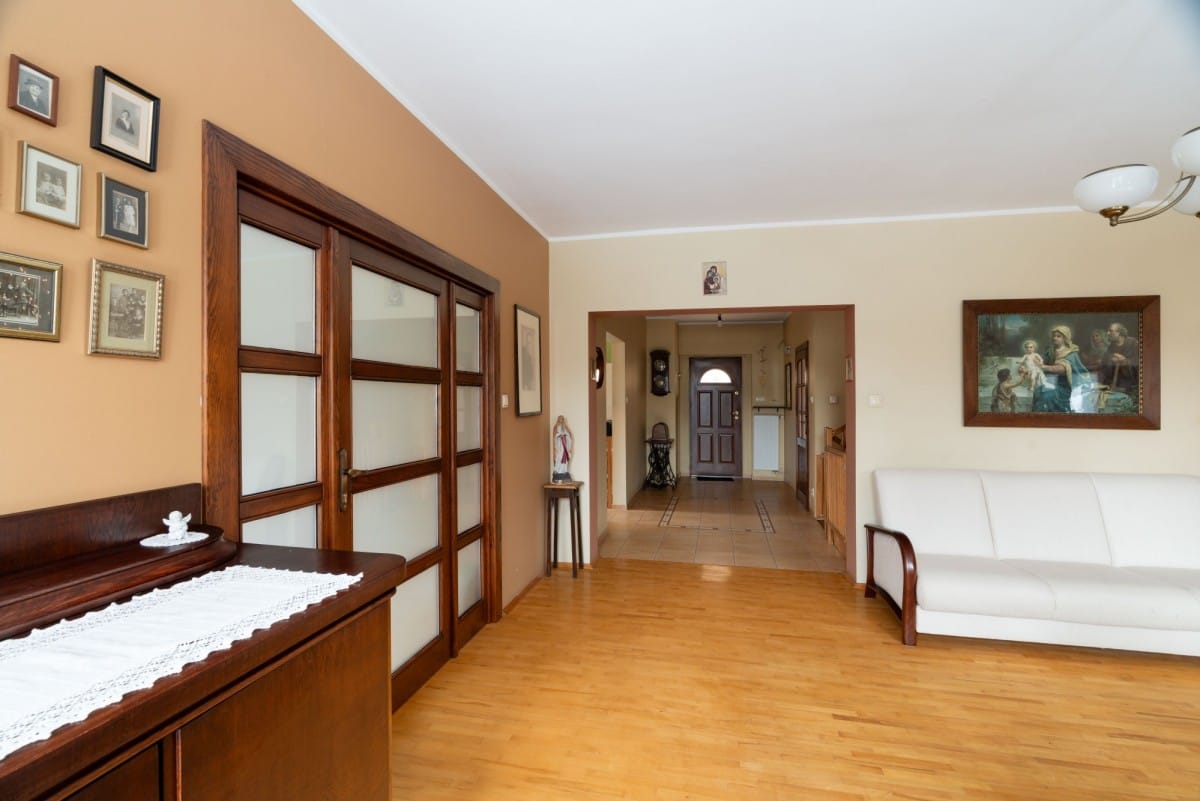 Dom 6 pokojowe na Sprzedaż