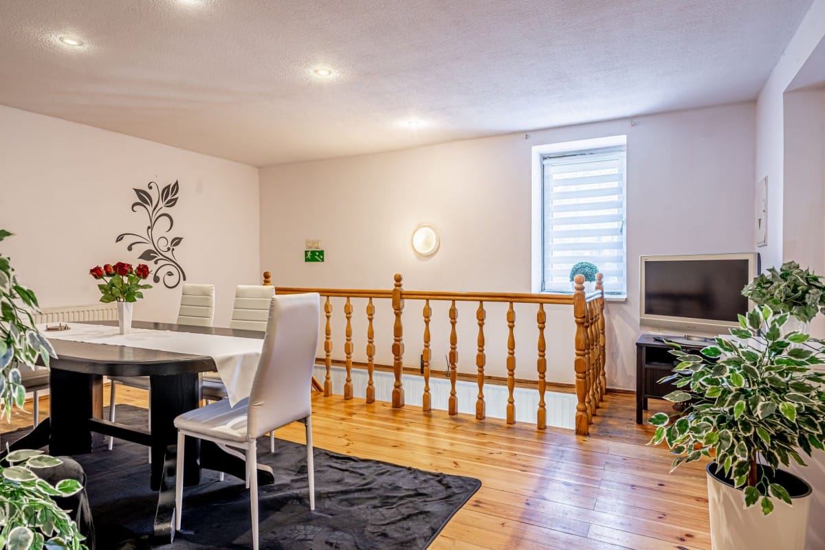 Lokal użytkowy  pokojowe na Sprzedaż