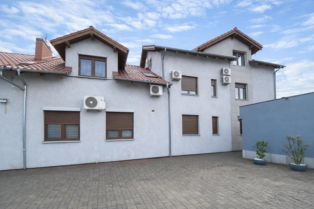 Lokal użytkowy  pokojowe na Sprzedaż