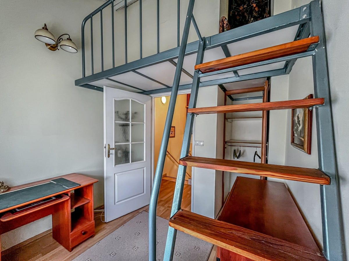 Dom 8 pokojowe na Sprzedaż