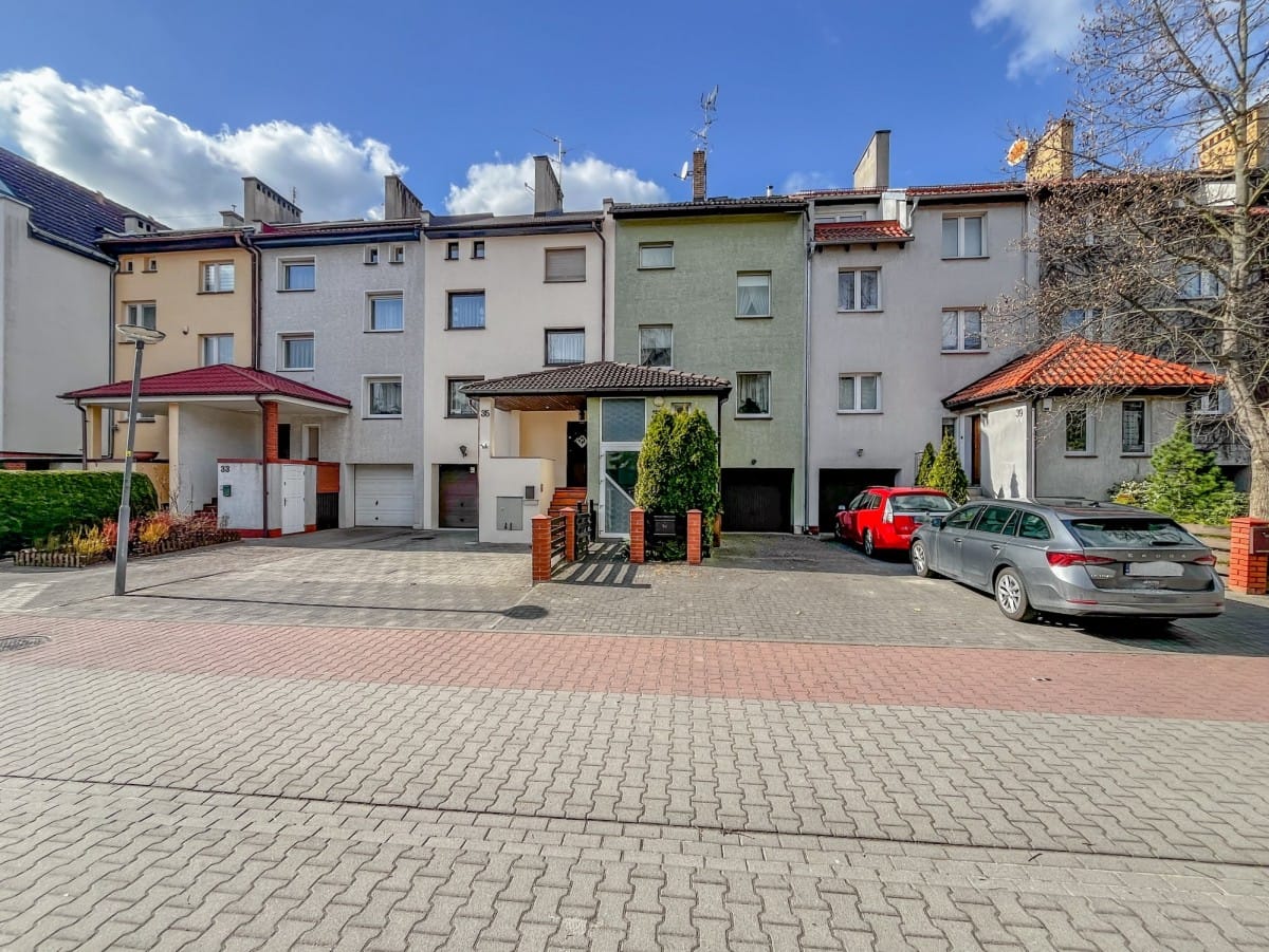 Dom 8 pokojowe na Sprzedaż