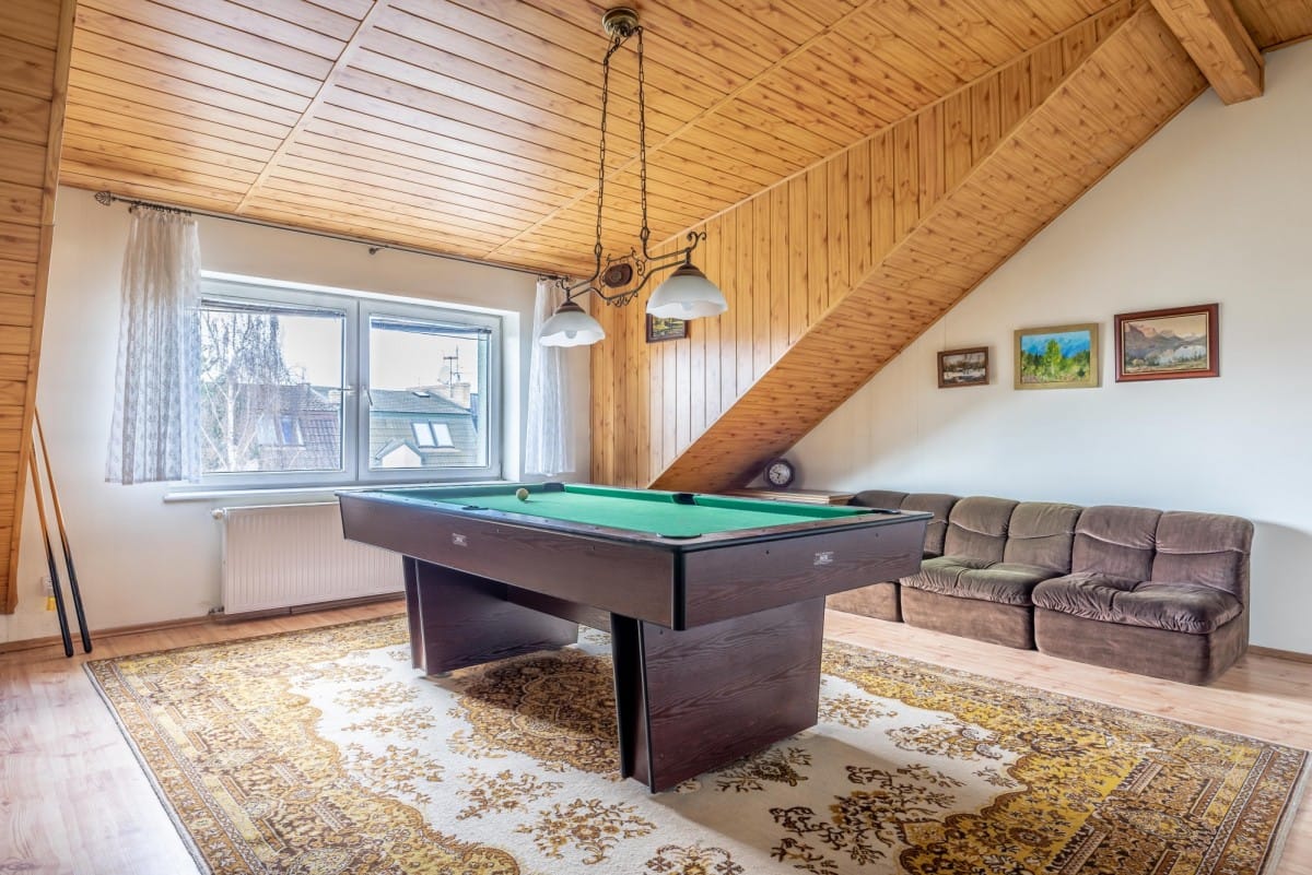 Dom 8 pokojowe na Sprzedaż