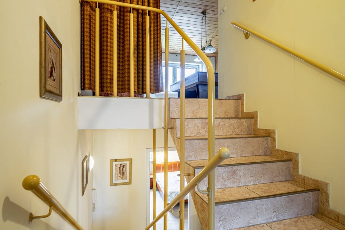 Dom 8 pokojowe na Sprzedaż