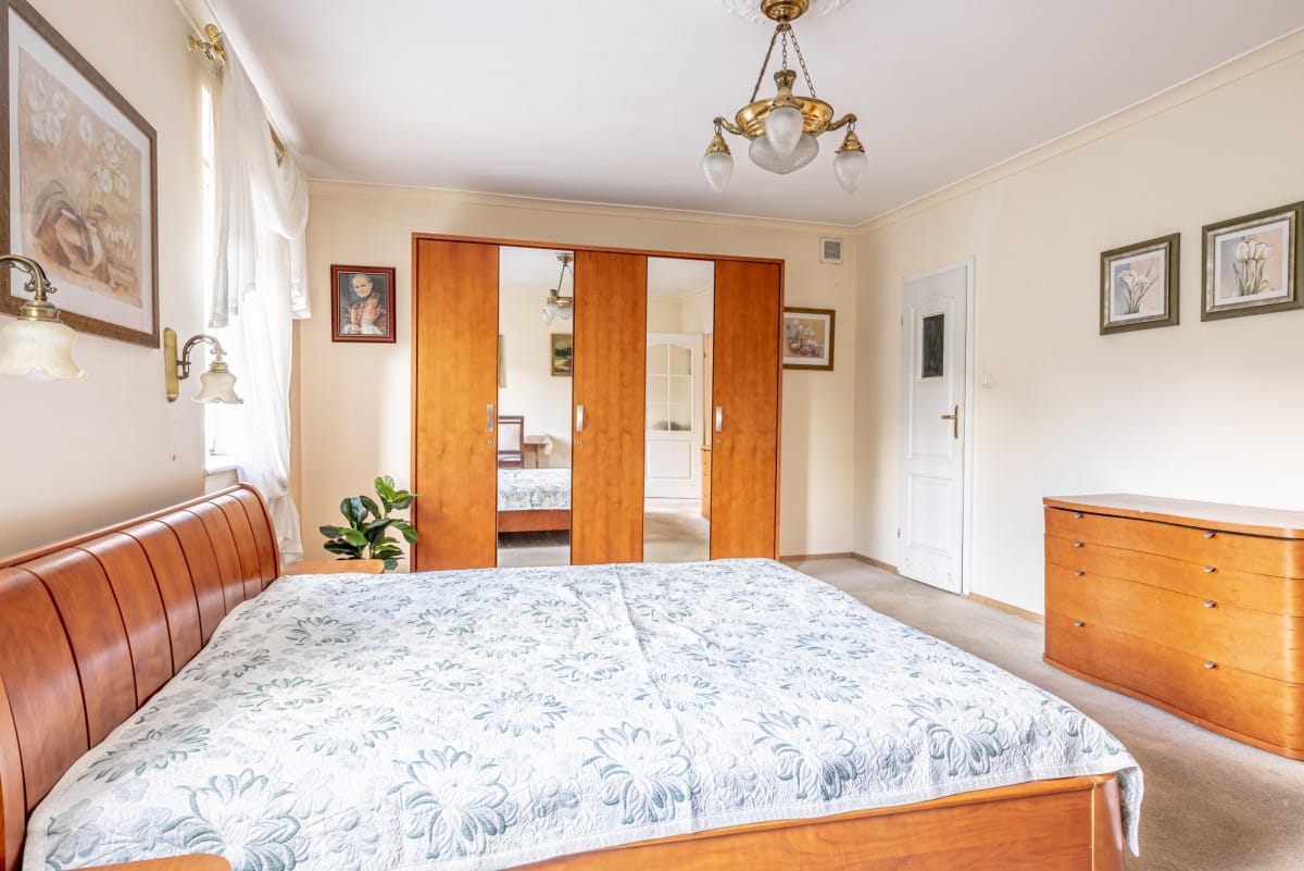 Dom 8 pokojowe na Sprzedaż