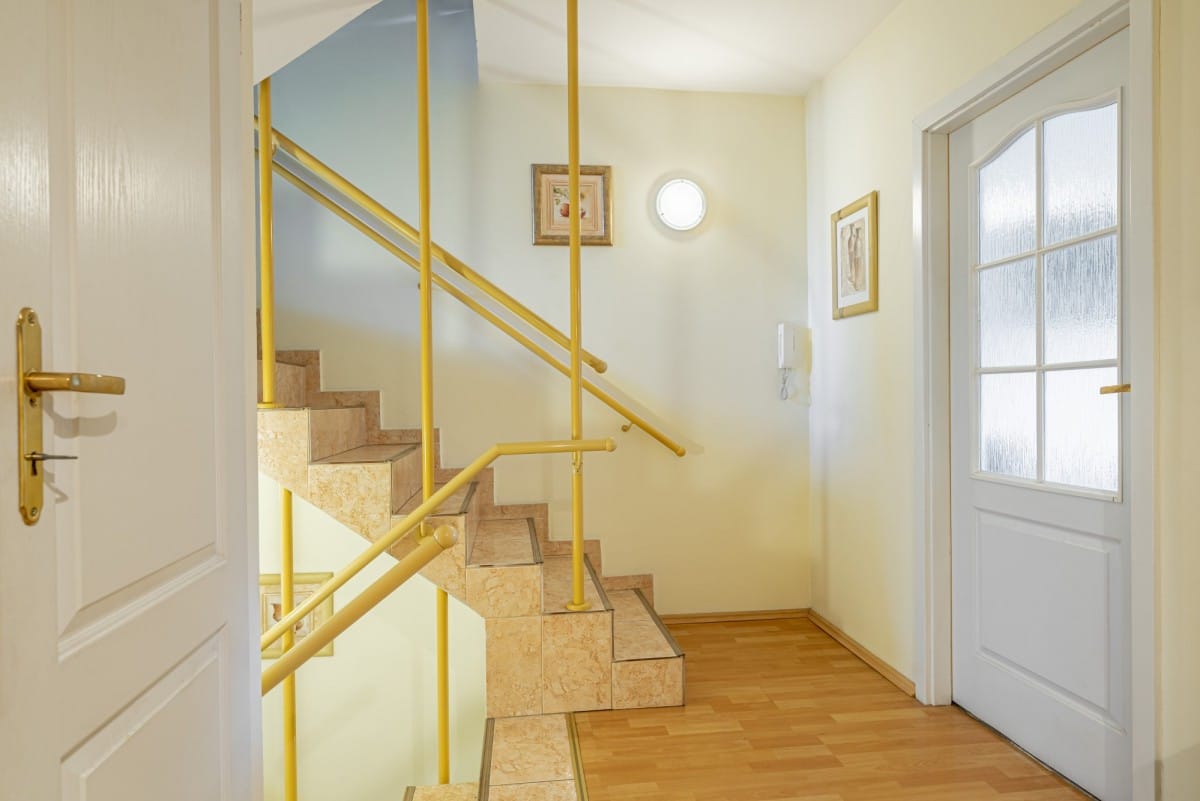 Dom 8 pokojowe na Sprzedaż