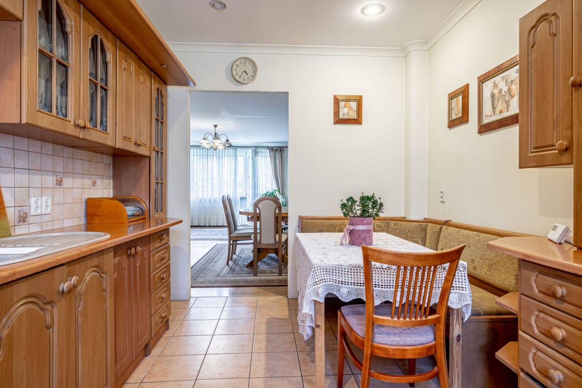 Dom 8 pokojowe na Sprzedaż