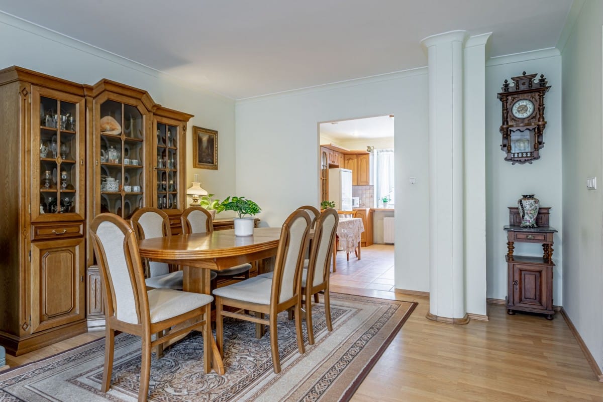 Dom 8 pokojowe na Sprzedaż